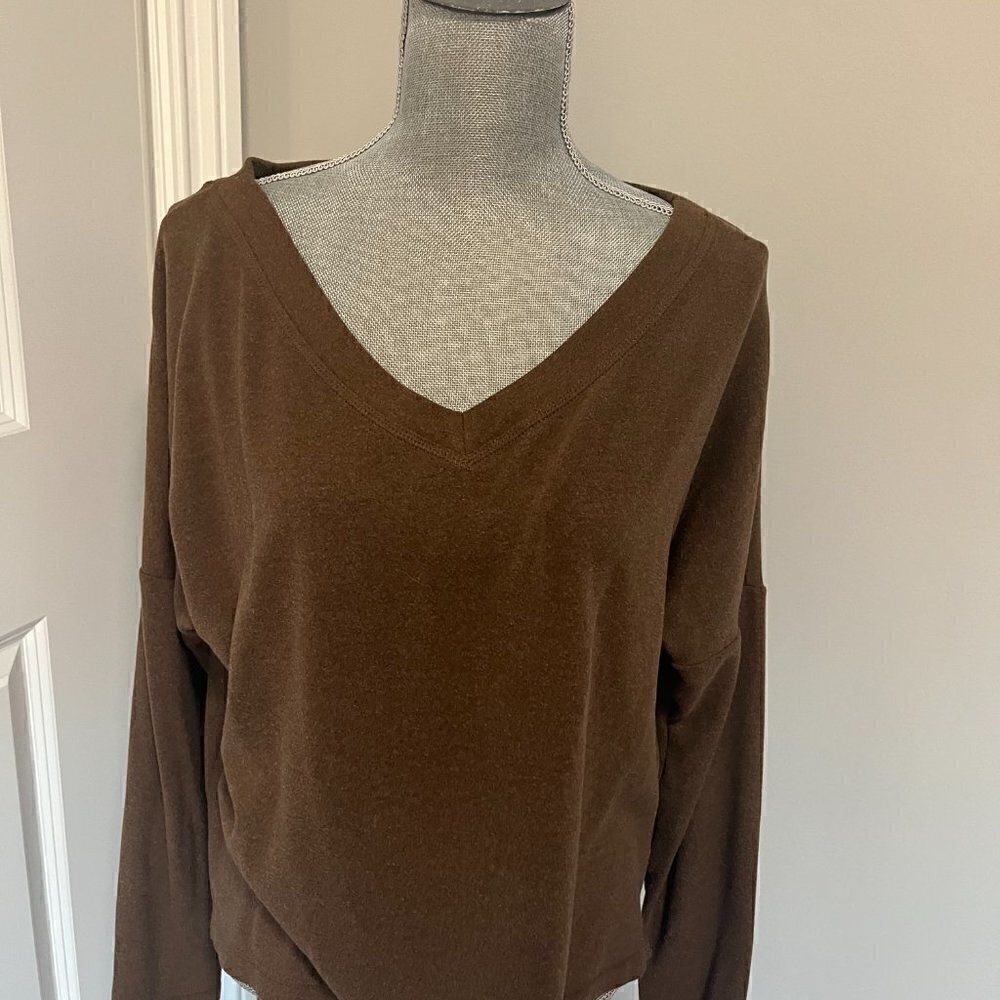 LS Plush Hi Low V Neck Top Size M Mocha Excellent condition - Picture 2 of 4
